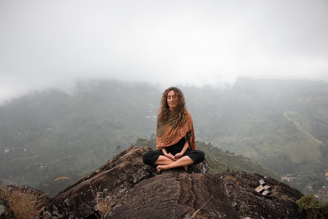 Chakra-meditatie: Visualiseer en focus op de energiecentra in je lichaam, bekend als chakra's, om balans en harmonie te bevorderen.